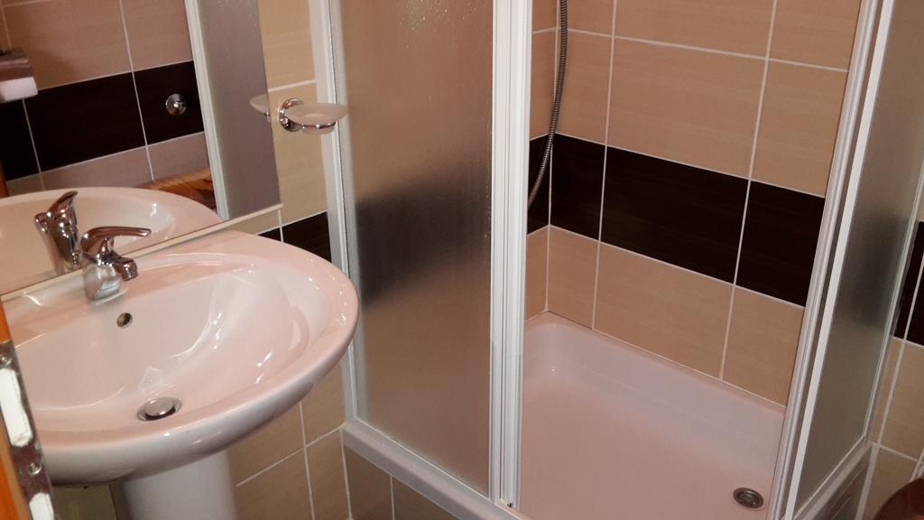 House Petkovic Hotel Korenica Ngoại thất bức ảnh